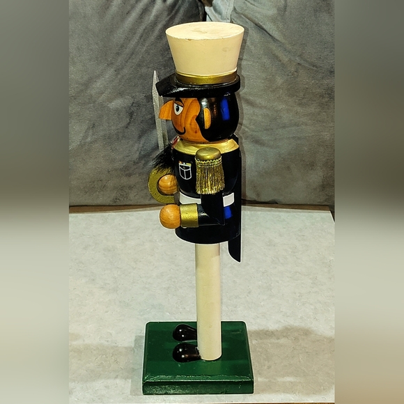 LIMITED EDITION HAND CRAFTED WOOD MILTARY SOLIDER HOLIDAY NUT CRACKER #62 OF 472 - Picture 8 of 13
